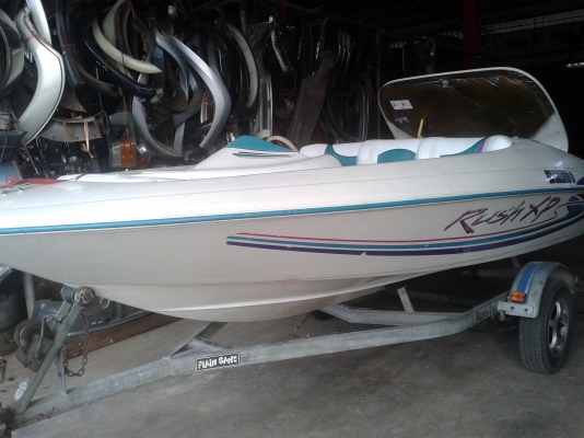 เรือ Rush XP JET Boat เครื่องMercruiser Sport Jet Oil Injection 120 แรงม้า 2 จังหวะ ขนาด 14 ฟุต นำเข้าจากประเทศญี่ปุ่น