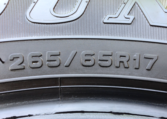 ยาง Dunlop 265 65 17 กลางปี15 ดอกเต็ม ไม่มีปะ ราคาไม่แพง