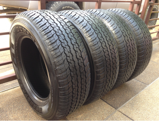 ยาง Dunlop 265 65 17 กลางปี15 ดอกเต็ม ไม่มีปะ ราคาไม่แพง