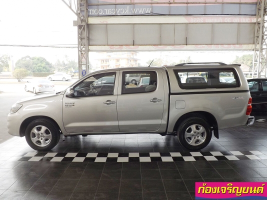 TOYOTA	VIGO เกียร์ออโต้ 4 ประตู 3.0G ปี 2011