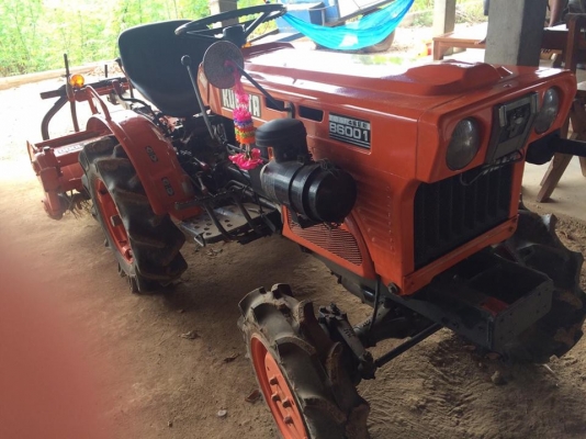 รถไถเล็กทำหญ้าในร่องอ้อย