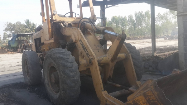 รถตัก JH 63 ราคาถูก (KOMATSU)