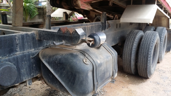 รถบรรทุก 10 ล้อดั้มท์