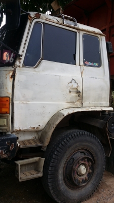 รถบรรทุก 10 ล้อดั้มท์