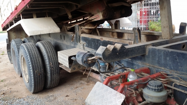 รถบรรทุก 10 ล้อดั้มท์