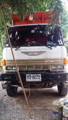 รถบรรทุก 10 ล้อดั้มท์