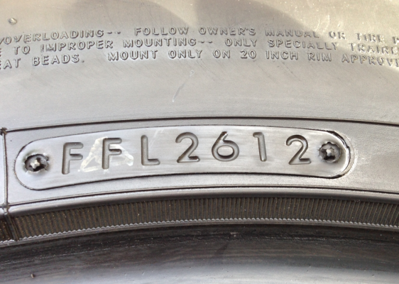 ยาง Toyo 265 50 20 กลางปี12 ดอกเยอะ ราคาไม่แพง