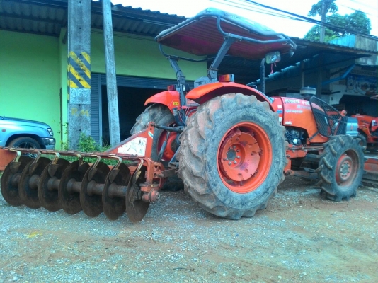 ายรถไถ KUBOTA M7040 พร้อมอุปกรณ์ดันหน้าและผาน6 CMT  ราคา 430,000 มีรถขนส่งบริการทั่วไทย สอบถาม DC Tractor Rayong 0818618678,0899347475 id line=0818618678 id line=0899347475  https://www.facebook.com/DC-Tractor-Rayong-307154532717928/shop?rid=3071545327179