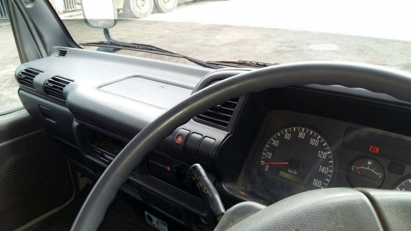 ขายรถบรรทุกสี่ล้อ Isuzu NKR เครื่อง 100 แรง ปี 51 ทะเบียนพร้อม