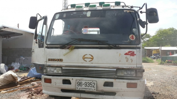 ขายด่วนหกล้อกระบะคอก FF3H 195  แรง ยาว 7.20 เมตร เครื่องดีครัชชีสวย พร้อมใช้งานได้เลย เอกสารพร้อมโอน 081-1597055K.อิ้ง 081-2995537 k.อุ้ด