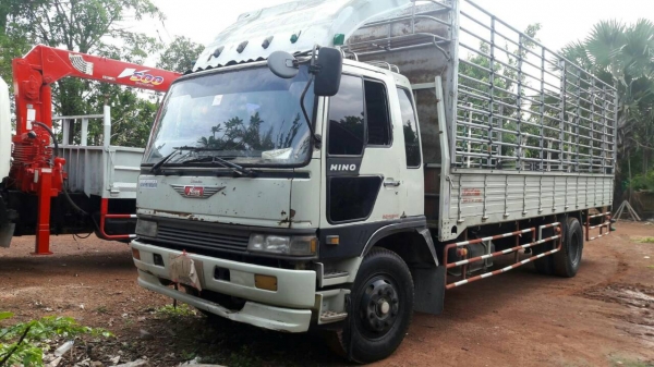 ขายด่วนหกล้อกระบะคอก FF3H 195  แรง ยาว 7.20 เมตร เครื่องดีครัชชีสวย พร้อมใช้งานได้เลย เอกสารพร้อมโอน 081-1597055K.อิ้ง 081-2995537 k.อุ้ด