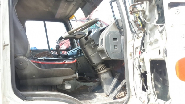 ขายด่วนหกล้อกระบะคอก FF3H 195  แรง ยาว 7.20 เมตร เครื่องดีครัชชีสวย พร้อมใช้งานได้เลย เอกสารพร้อมโอน 081-1597055K.อิ้ง 081-2995537 k.อุ้ด