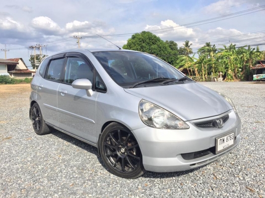 ขาย HONDA JAZZ เครื่อง1.5 E ตัวท็อปสุด ปี 2004 - 2547 มี ABS AIRBAG 2 ลูก รถไม่เคยติดแก็ส ครับ รับประกันให้ครับ เกียร์ออโต้ สีเทา เครื่องดี เงียบ วิ่งนื่ม พวงมาลัยเพาเวอร์