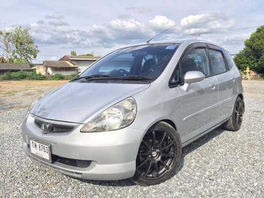 ขาย HONDA JAZZ เครื่อง1.5 E ตัวท็อปสุด ปี 2004 - 2547 มี ABS AIRBAG 2 ลูก รถไม่เคยติดแก็ส ครับ รับประกันให้ครับ เกียร์ออโต้ สีเทา เครื่องดี เงียบ วิ่งนื่ม พวงมาลัยเพาเวอร์