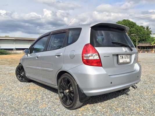 ขาย HONDA JAZZ เครื่อง1.5 E ตัวท็อปสุด ปี 2004 - 2547 มี ABS AIRBAG 2 ลูก รถไม่เคยติดแก็ส ครับ รับประกันให้ครับ เกียร์ออโต้ สีเทา เครื่องดี เงียบ วิ่งนื่ม พวงมาลัยเพาเวอร์