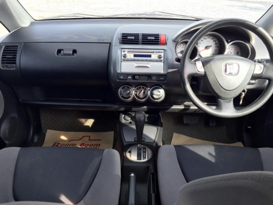 ขาย HONDA JAZZ เครื่อง1.5 E ตัวท็อปสุด ปี 2004 - 2547 มี ABS AIRBAG 2 ลูก รถไม่เคยติดแก็ส ครับ รับประกันให้ครับ เกียร์ออโต้ สีเทา เครื่องดี เงียบ วิ่งนื่ม พวงมาลัยเพาเวอร์