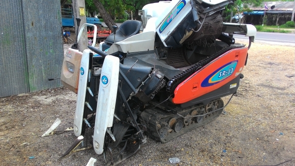 รถเกี่ยวข้าว คูโบต้า