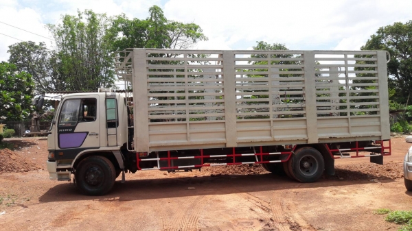 ขายด่วนหกล้อกระบะคอก FF3H 195  แรง ยาว 7.20 เมตร เครื่องดีครัชชีสวย พร้อมใช้งานได้เลย เอกสารพร้อมโอน 081-1597055K.อิ้ง 081-2995537 k.อุ้ด