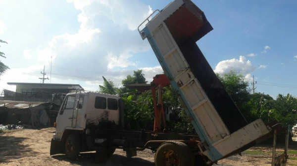 ขาย6ล้อดั้มพ์ISUZU ROCKY 165แรง สภาพสวย รถห้าง  ยาง900R.20 เครื่องดี แชชซีสวย เอกสารพร้อมโอน กระบะยาว4.3m ดูรถได้ที่ อ.ประทาย จ.นครราชสีมา TEL.0857698049 0887115178 ID LINE ps5599(ราคา550,000)