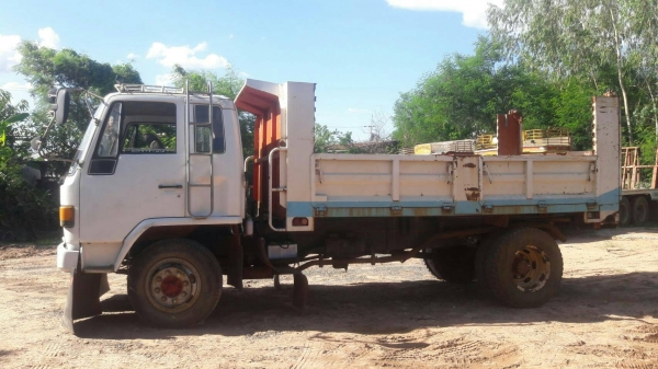 ขาย6ล้อดั้มพ์ISUZU ROCKY 165แรง สภาพสวย รถห้าง  ยาง900R.20 เครื่องดี แชชซีสวย เอกสารพร้อมโอน กระบะยาว4.3m ดูรถได้ที่ อ.ประทาย จ.นครราชสีมา TEL.0857698049 0887115178 ID LINE ps5599(ราคา550,000)