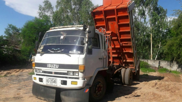 ขาย6ล้อดั้มพ์ISUZU ROCKY 165แรง สภาพสวย รถห้าง  ยาง900R.20 เครื่องดี แชชซีสวย เอกสารพร้อมโอน กระบะยาว4.3m ดูรถได้ที่ อ.ประทาย จ.นครราชสีมา TEL.0857698049 0887115178 ID LINE ps5599(ราคา550,000)