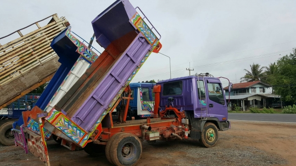 ขาย6ล้อดั้มพ์ISUZU DEACA 195 แรงใช้วาน3ปี ะร้อมใช้ เครื่องดี แชชซีสวย เอกสารใบอินวอยน์ ดูรถได้ที่ อ.ประทาย จ.นครราชสีมา โทร.0857698049 0887115178ID LINE ps5599 (ราคา495000$)