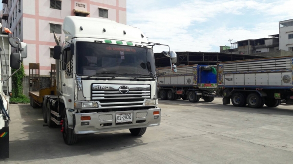 รถหัวลาก  HINO   6  ล้อ