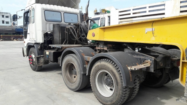 รถหัวลาก  HINO   6  ล้อ