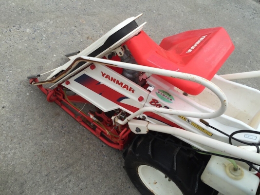 รถเกี่ยวข้าวแบบเดินตาม มัดรวง YANMAR 15,500 บาท