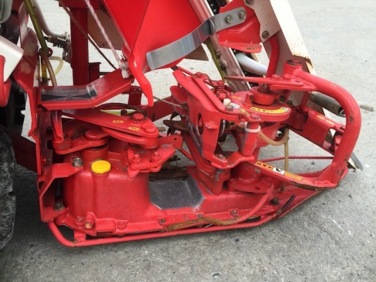 รถเกี่ยวข้าวแบบเดินตาม มัดรวง YANMAR 15,500 บาท