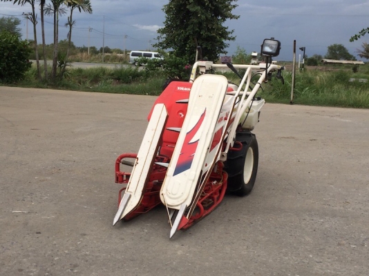 รถเกี่ยวข้าวแบบเดินตาม มัดรวง YANMAR 15,500 บาท