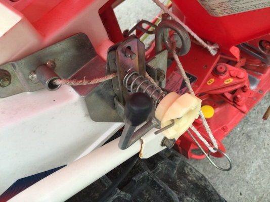 รถเกี่ยวข้าวแบบเดินตาม มัดรวง YANMAR 15,500 บาท