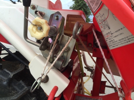 รถเกี่ยวข้าวแบบเดินตาม มัดรวง YANMAR 15,500 บาท