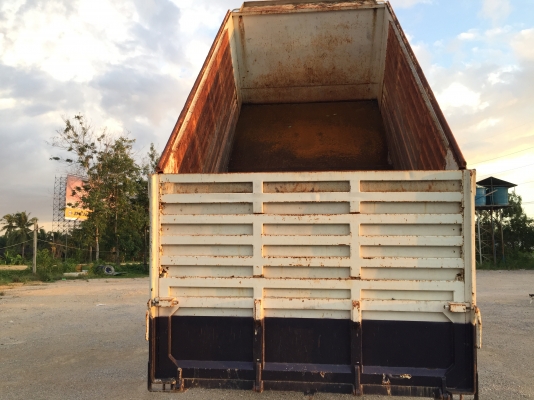 รถอีซูซุ 6 ล้อดั้ม FTR  195 แรงม้า. ปี 43.    สนใจติดต่อ  081 - 6079515