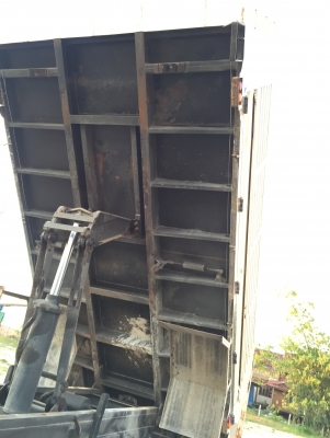 รถอีซูซุ 6 ล้อดั้ม FTR  195 แรงม้า. ปี 43.    สนใจติดต่อ  081 - 6079515