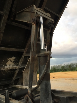 รถอีซูซุ 6 ล้อดั้ม FTR  195 แรงม้า. ปี 43.    สนใจติดต่อ  081 - 6079515