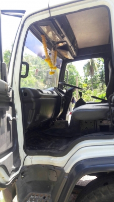 รถอีซูซุ 6 ล้อดั้ม FTR  195 แรงม้า. ปี 43.    สนใจติดต่อ  081 - 6079515