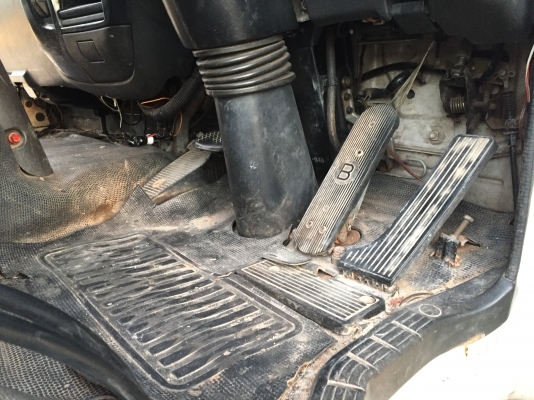 รถอีซูซุ 6 ล้อดั้ม FTR  195 แรงม้า. ปี 43.    สนใจติดต่อ  081 - 6079515