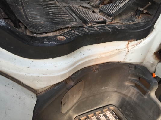 รถอีซูซุ 6 ล้อดั้ม FTR  195 แรงม้า. ปี 43.    สนใจติดต่อ  081 - 6079515