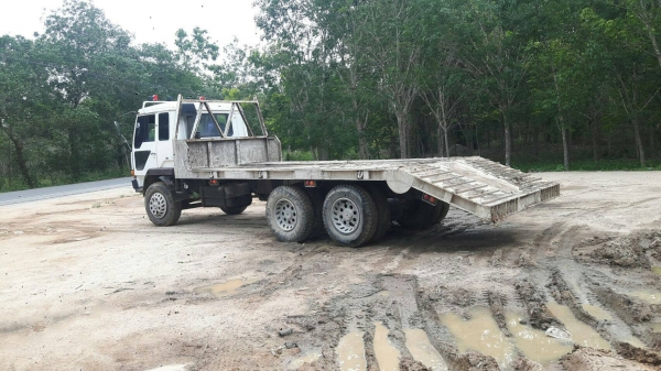 รถมิตซู 10 ล้อ ท้ายลาด เปลื่ยนเครื่อง 195 แรงม้า. ปี 31.   สนใจติดต่อ  081 - 6079515