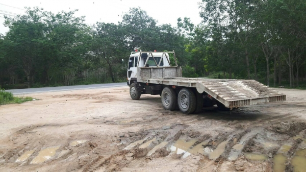 รถมิตซู 10 ล้อ ท้ายลาด เปลื่ยนเครื่อง 195 แรงม้า. ปี 31.   สนใจติดต่อ  081 - 6079515