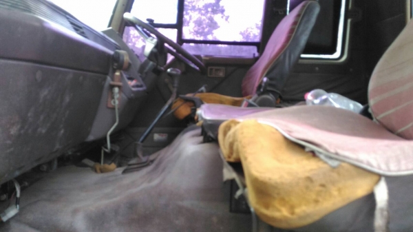 รถมิตซู 10 ล้อ ท้ายลาด เปลื่ยนเครื่อง 195 แรงม้า. ปี 31.   สนใจติดต่อ  081 - 6079515