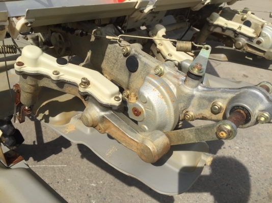 รถดำนามิตซูบิชิแบบนั่งขับ  4 แถว MITSUBISHI