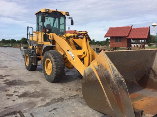 รถตักล้อยาง LW300K ใช้งาน 5500 ชม. เล่มทะเบียน