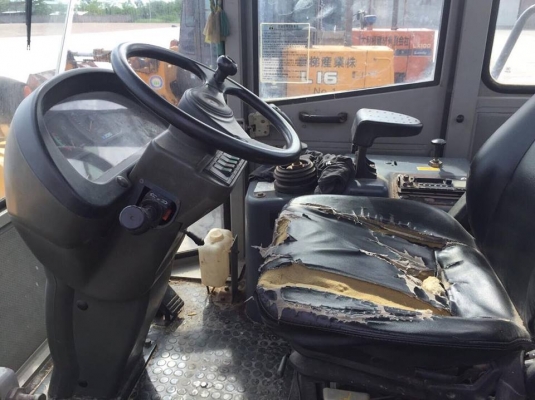 รถตักล้อยาง LW300K ใช้งาน 5500 ชม. เล่มทะเบียน