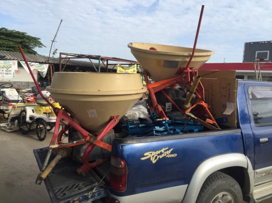 เครื่องหว่านปุ๋ยติดถ้ายรถไถ Nipplo มือสองญี่ปุ่น ขายถูก