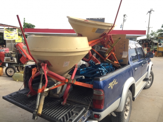 เครื่องหว่านปุ๋ยติดถ้ายรถไถ Nipplo มือสองญี่ปุ่น ขายถูก