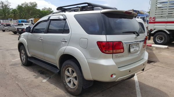 ขาย TOYOTA FORTUNER 3.0 V 4WD เกียร์ออโต้ ปี 2005/2548 รถสวยเดิม เล่มทะเบียนพร้อมโอนครับ