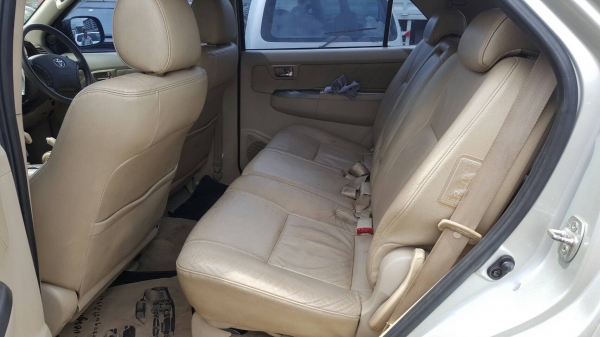 ขาย TOYOTA FORTUNER 3.0 V 4WD เกียร์ออโต้ ปี 2005/2548 รถสวยเดิม เล่มทะเบียนพร้อมโอนครับ