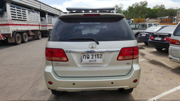 ขาย TOYOTA FORTUNER 3.0 V 4WD เกียร์ออโต้ ปี 2005/2548 รถสวยเดิม เล่มทะเบียนพร้อมโอนครับ